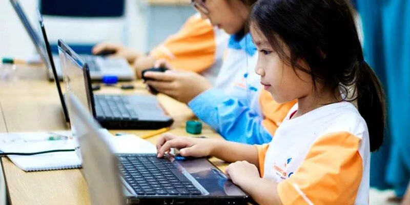 Lưu ý phát triển toàn diện, tránh áp lực khi cho trẻ học trước